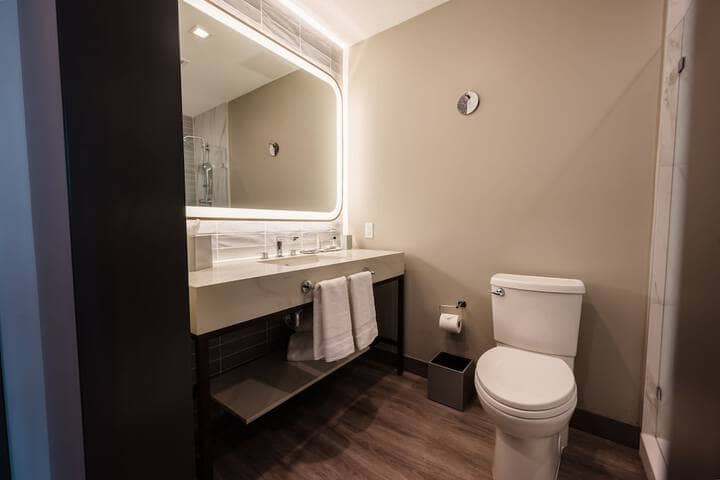 Room 10 of 93